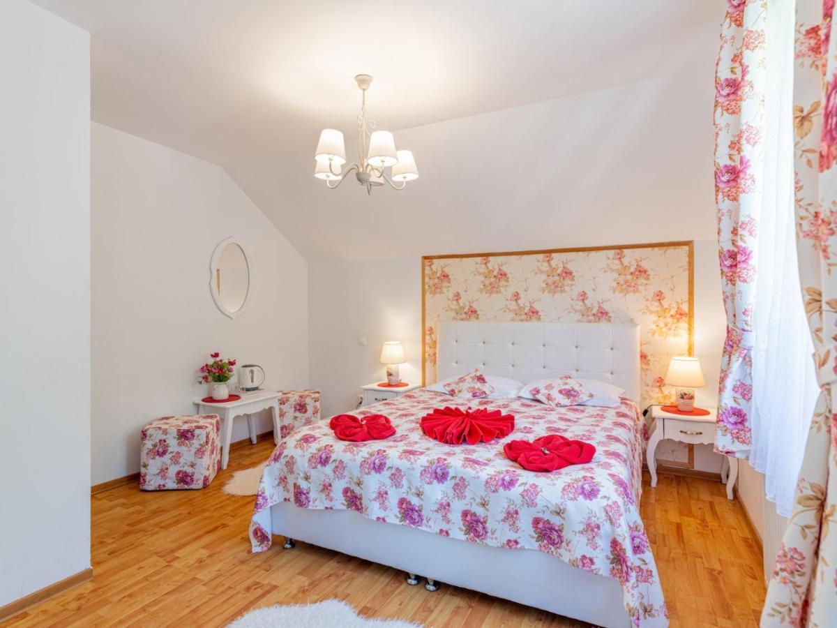 Casuta Cu Trandafiri Hotel Slănic Eksteriør billede